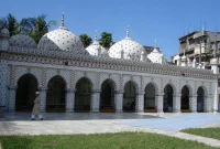 Menjelajahi Wisata Agama di Bangladesh: Kuil, Masjid, dan Gereja