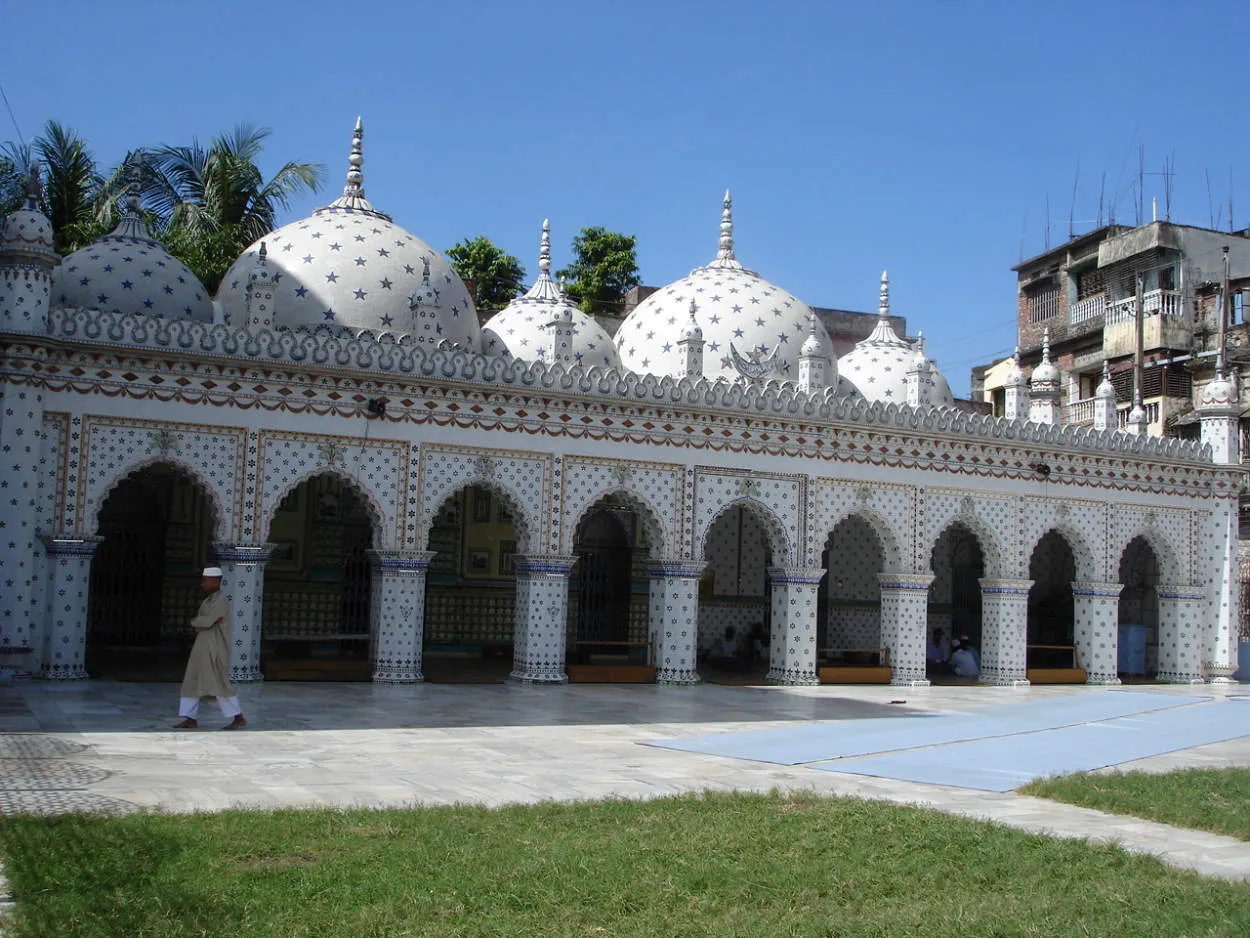 Menjelajahi Wisata Agama di Bangladesh: Kuil, Masjid, dan Gereja