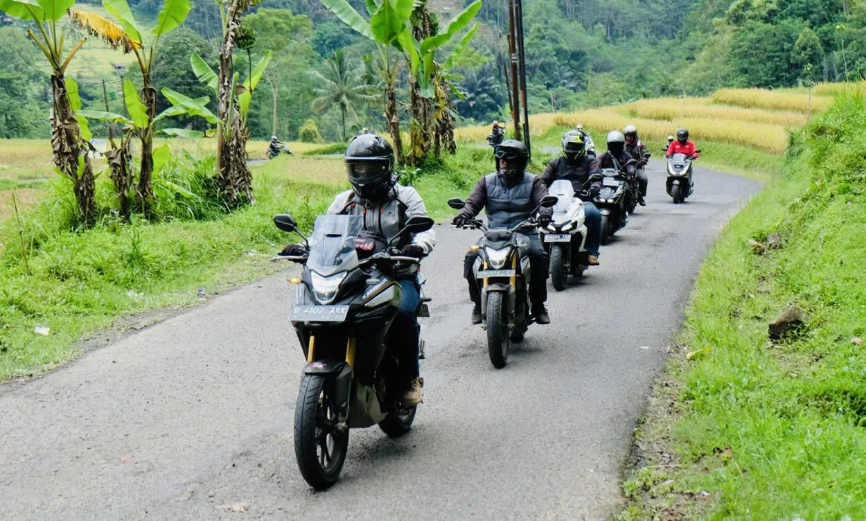 Tips Aman Berkendara di Jalan Raya Bangladesh